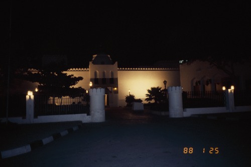 118_ＵＡＥ　'88 ⑤ 祈り、アブダビ、都市風景、ケララ商店 インド人の生活