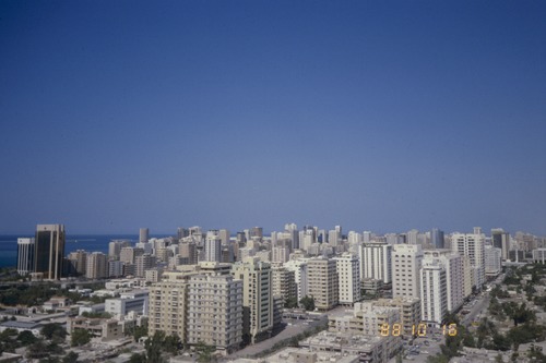 118_ＵＡＥ　'88 ⑤ 祈り、アブダビ、都市風景、ケララ商店 インド人の生活
