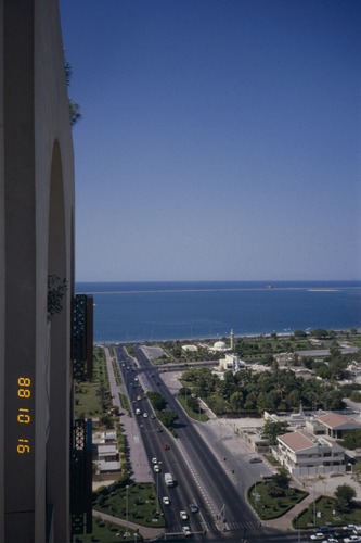 118_ＵＡＥ　'88 ⑤ 祈り、アブダビ、都市風景、ケララ商店 インド人の生活
