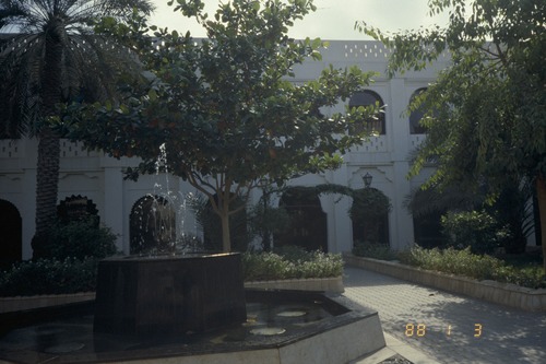 126_アブダビの女性　ＵＡＥ　'88 Ⅰ