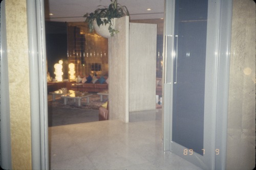 140_UAE '89 ② フタイム日本名誉領事邸訪問　ファンダメンタリスト風衣装　調査者片倉　アブダビ市場　金座