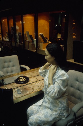 140_UAE '89 ② フタイム日本名誉領事邸訪問　ファンダメンタリスト風衣装　調査者片倉　アブダビ市場　金座