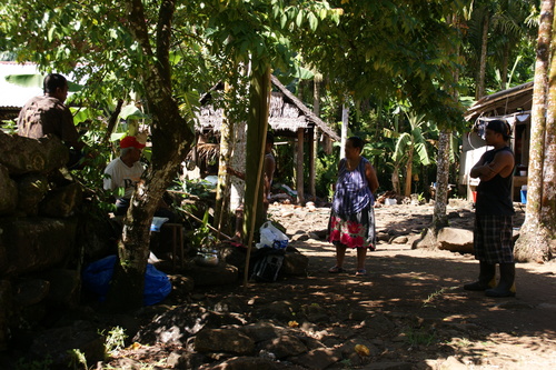 POHNPEI - Pohnpei (2009) - 2009a (1410a) Soukrou   No. 1 - 正面壁でのお話b
